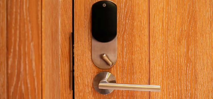 Automatic Locking Door Knob Dean